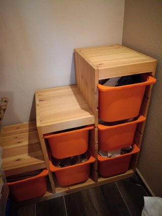 Mobile Ikea porta giochi arancione