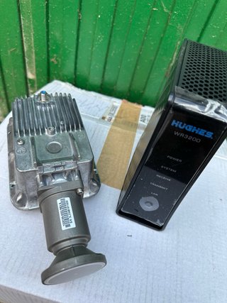 Kit Router Hughes WR3200 y Radio Satelital