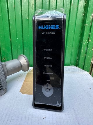 Kit Router Hughes WR3200 y Radio Satelital