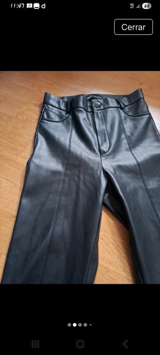 Pantalón Zara efecto piel negro Talla M
