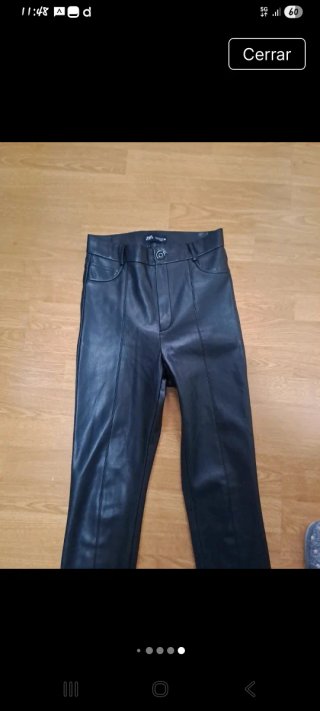 Pantalón Zara efecto piel negro Talla M
