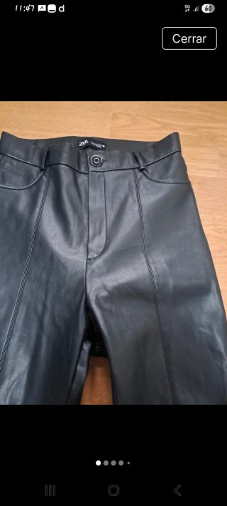 Pantalón Zara efecto piel negro Talla M