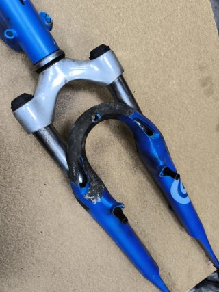 Horquilla azul para bicicleta