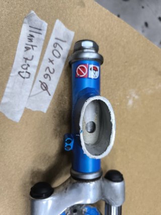Horquilla azul para bicicleta