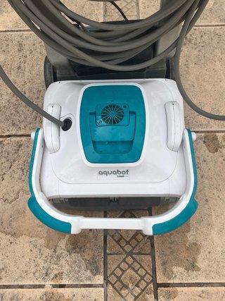 Robot limpiafondos piscina