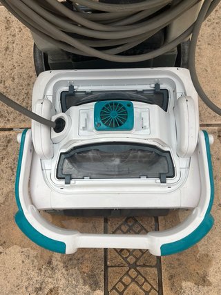 Robot limpiafondos piscina
