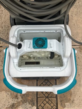 Robot limpiafondos piscina