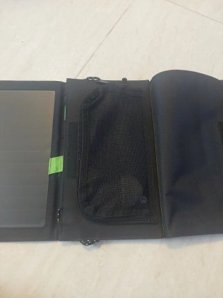 Placa solar plegable portátil con puertos USB