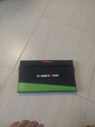 Placa solar plegable portátil con puertos USB