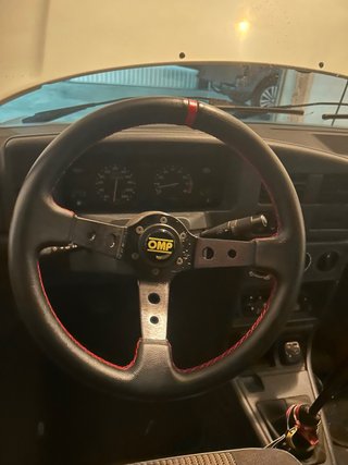 Volante OMP desplazado + Piña Peugeot 309