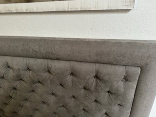 Cabecero tapizado 135cm gris