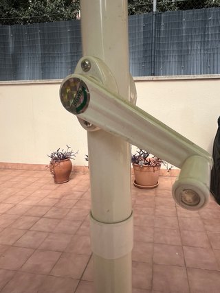 Parasol exterior con manivela y base