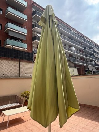 Parasol exterior con manivela y base