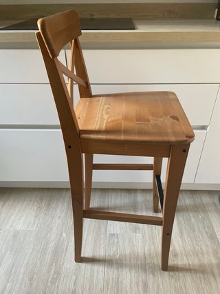 Taburete de madera estilo rústico