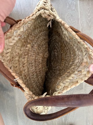 Bolso de paja y piel hecho a mano