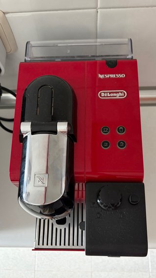 Cafetera Nespresso DeLonghi Lattissima Touch Roja