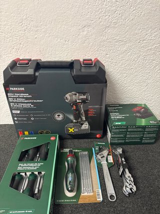 Llave de impacto Parkside 20V + herramientas