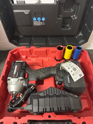 Llave de impacto Parkside 20V + herramientas