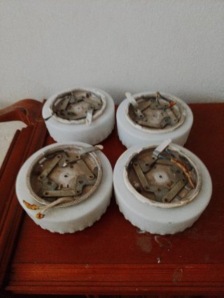 4 Focos/Lámparas de Pared Blancos