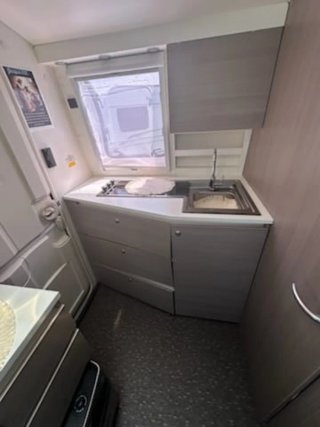 Caravana ADRIA ACTION 361LH.  PARA DEJARLA FIJA