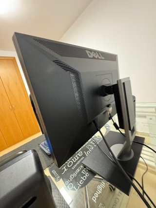 Pantalla Dell 24 regulable en altura y rotación