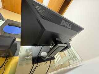 Pantalla Dell 24 regulable en altura y rotación