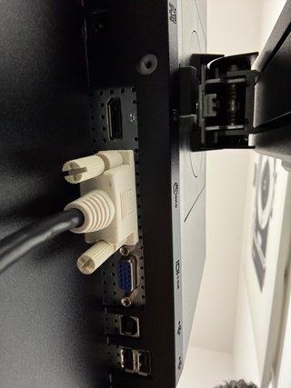 Pantalla Dell 24 regulable en altura y rotación