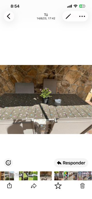Mesa y sillas de jardín
