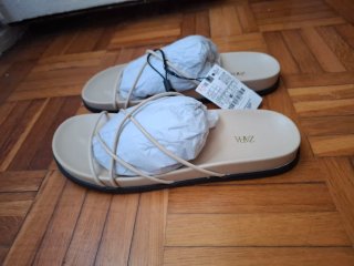 Sandalias nuevas planas Zara Beige Talla 38