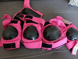 Pack  de dos coderas y dos rodilleras rosas