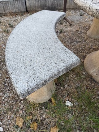 Conjunto mesa y bancos piedra jardín