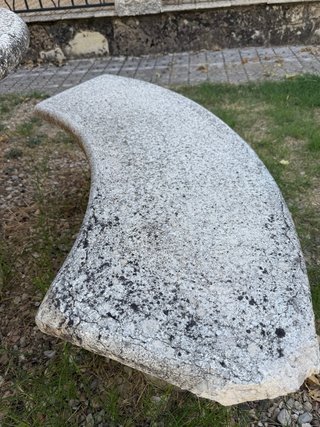 Conjunto mesa y bancos piedra jardín