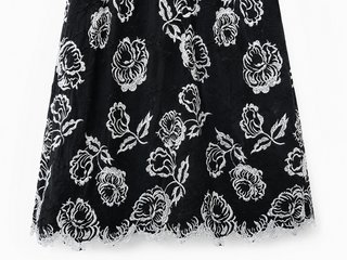 Nuevo Vestido negro con bordado floral T. S