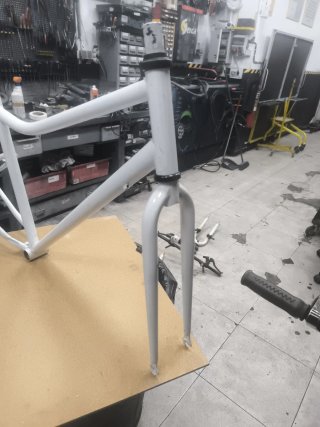Cuadro de bicicleta blanco