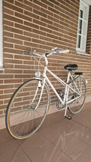 Bicicleta de paseo blanca