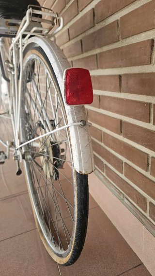 Bicicleta de paseo blanca