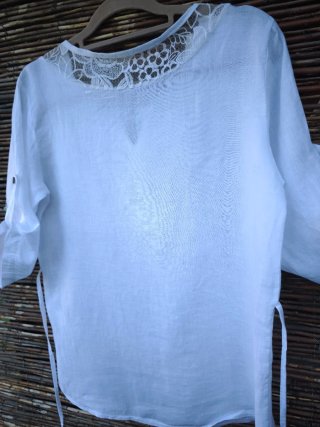 Blusa de lino con encaje
