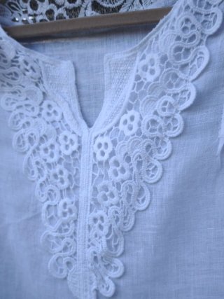 Blusa de lino con encaje