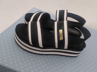 Sandalias Westies cuña negras y blancas