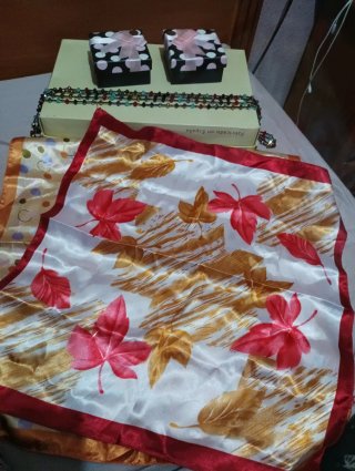Caja regalo pañuelo y collar