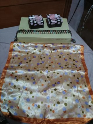 Caja regalo pañuelo y collar
