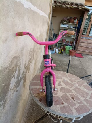 Bicicleta sin pedales rosa Chicco