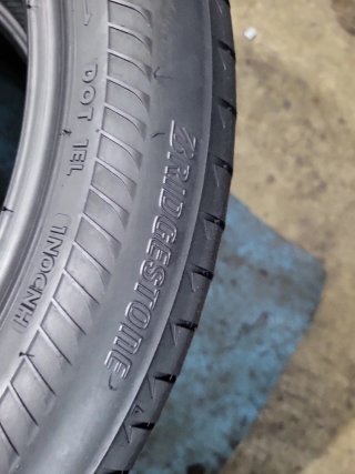 2 Neumáticos 225-50-18 Bridgestone   RFT