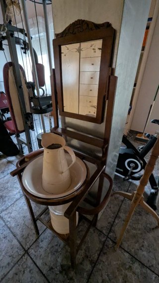 Palanganero Antiguo con Espejo y Jarra