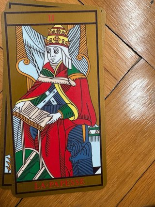 Libro y Tarot de Marsella