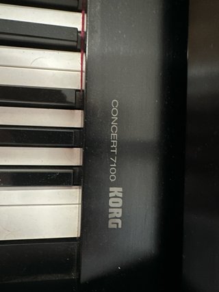 Piano Korg Concert 7100 Negro