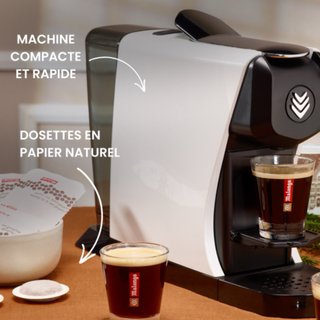 Cafetera Espresso Blanca y Negra Sin estrenar