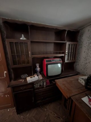Mueble antiguo salita madera y cristal
