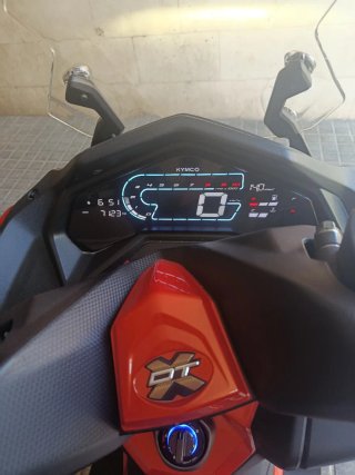 KYMCO DTX 125 Maxi Scooter Negra y Naranja