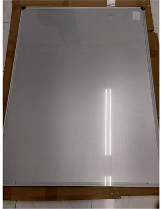 Amazon Basics Pizarra blanca magnética con bandeja para rotuladores y marco de aluminio - 120 cm x 90 cm